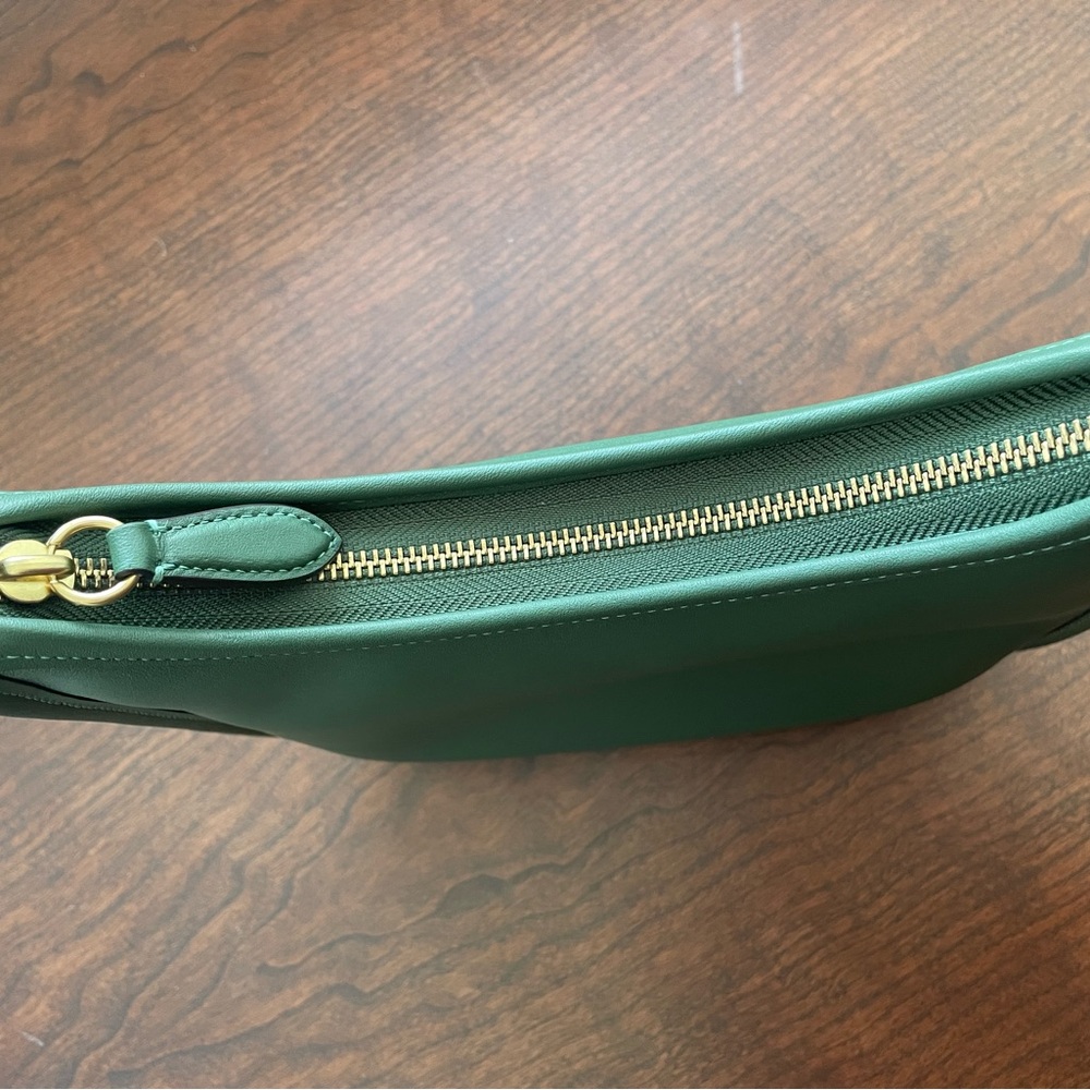Elegant Green Leather Shoulder Bag - Picture 4 of 7
